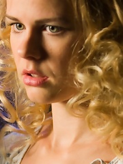 Shamelessly erotic babe in heat.